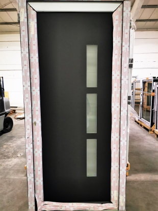 PVC DEUR MET SIERPANEEL EN 3 RAMEN ZWART 980 x 2100mm RECHTS