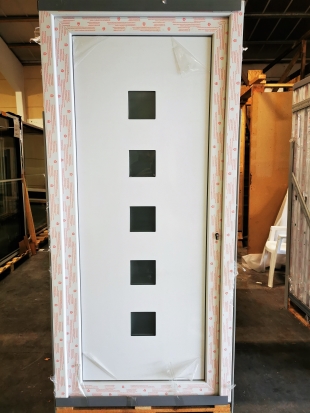 PVC DEUR MET SIERPANEEL MET 5 VIERKANTEN WIT 980 x 2100mm RECHTS
