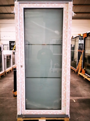 PVC DEUR VOL GLAS GEZANDSTRAALD MET 2 LIJNEN WIT 980 x 2100mm LINKS