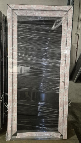 PVC VOORDEUR VOL PANEEL VLAK ZWART 980 x 2100mm RECHTS - Niet doorgeboord (kruk enkel binnen)