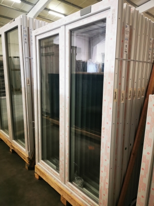 PVC DRAAI-KIEPRAAM 2 VLEUGELS WIT 1300 x 1850mm RECHTS