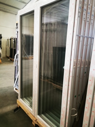 PVC DRAAI-KIEPRAAM 2 VLEUGELS WIT 1500 x 2100mm RECHTS