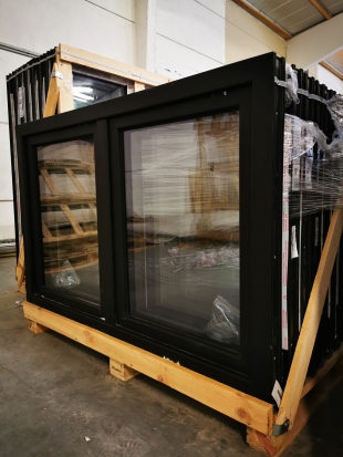 PVC DRAAI-KIEPRAAM 2 VLEUGELS ZWART 1500 x 1000mm LINKS