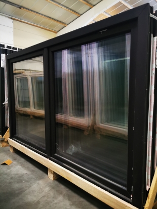 PVC DRAAI-KIEPRAAM 2 VLEUGELS ZWART 2100 x 1300mm RECHTS