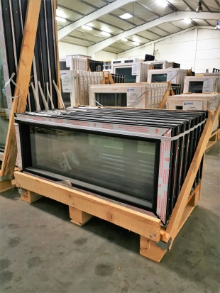PVC VAST RAAM ZWART 980 x 400mm
